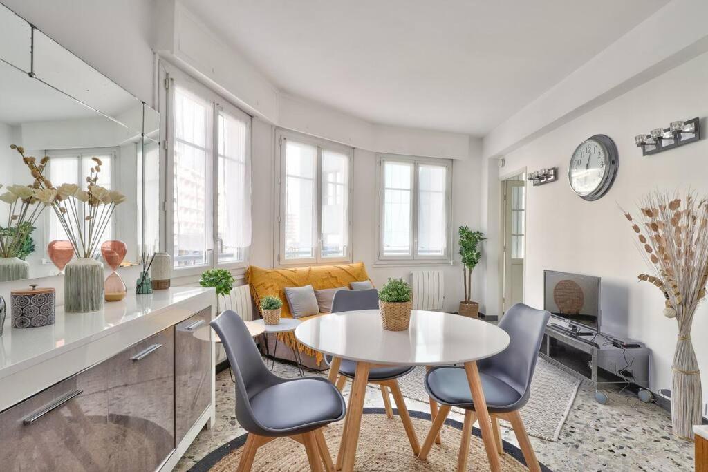 L29 Lenval Beach At 1Min Walk To Sea Front Ac Balcony Nice Exteriör bild