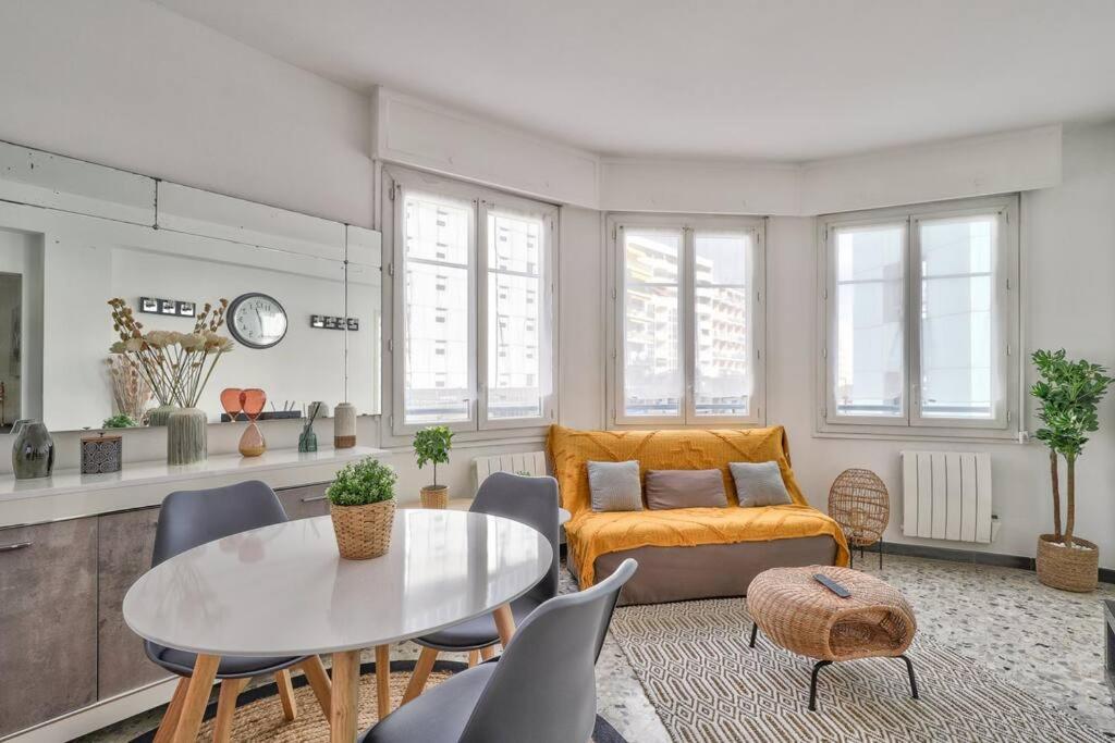 L29 Lenval Beach At 1Min Walk To Sea Front Ac Balcony Nice Exteriör bild